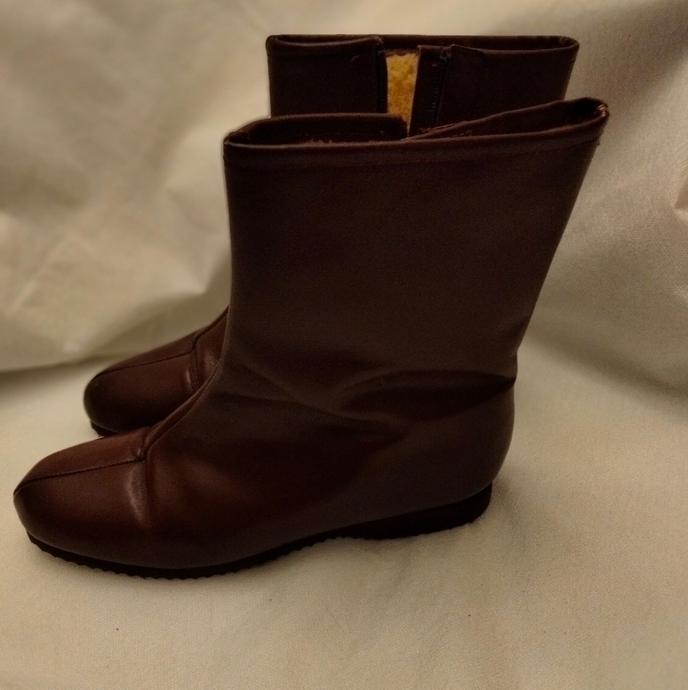 Deerskin lined leather  boots. Brown. 8